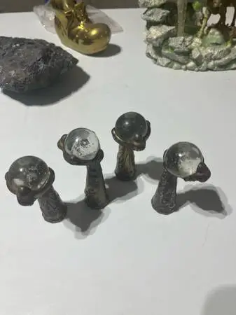 Claw feet