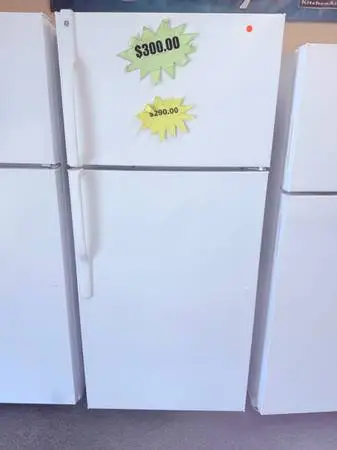 GE Top Freezer Refrigerator (6 months warranty) ALKA#8114