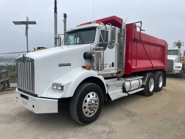 2013 KENWORTH T800 DUMP TRUCK