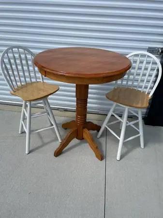 TALL PUB OAK TABLE with 2 CHAIRS