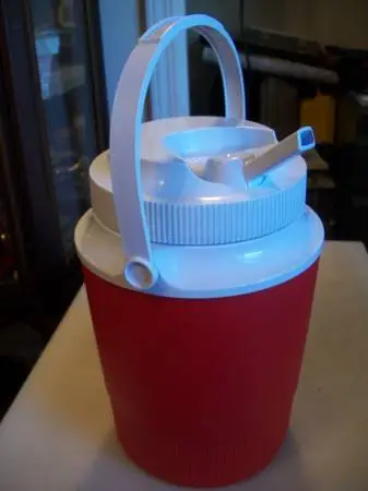 Rubbermaid Water Jug with Folding Spout, NEW / Unused !