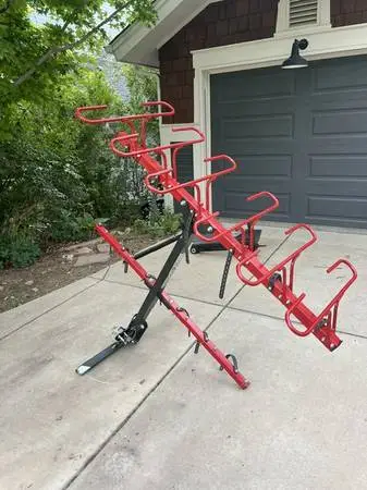 Velocirax 6-bike hitch-mounted bike rack - integrated lock cables