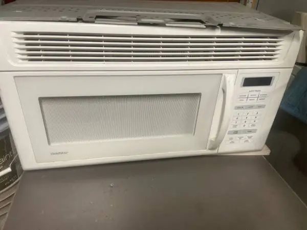 GOLD STAR ABOVE STOVE MICROWAVE OVEN