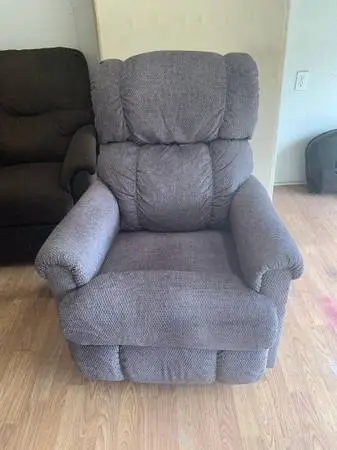 LAZBOY Slimline Wall Hugger Recliner in Excellent Condition-Very Nice