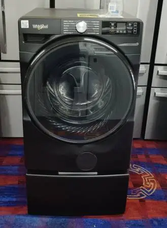 Whirlpool Front load washer with pedestal