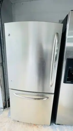 GE Refrigerator 30Wx30Dx68H