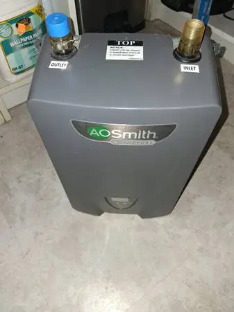 New multiroom tanlkess hot water heater