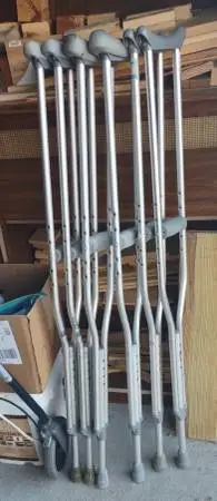 LIGHT WEIGHT ALUMINUM CRUTCHES