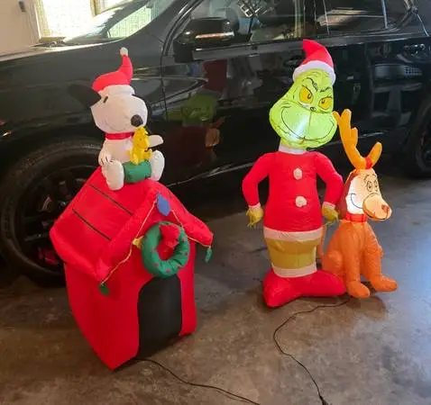 Christmas Blowups: Snoopy And Grinch