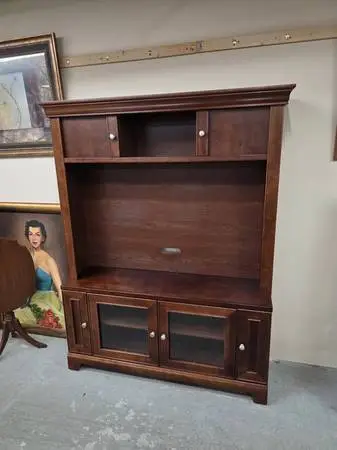 Large Mahogany Wood TV Stand / Entertainment Center #522-13