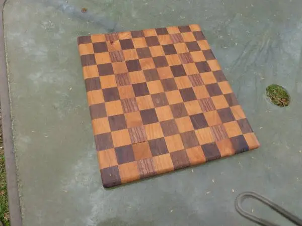 cutting , or  fancy chess board