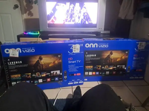 2 tv for 70 or 40 for 1 onn vizio 32 in HD Smart TV