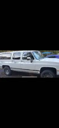 Square body suburban trailer hitch