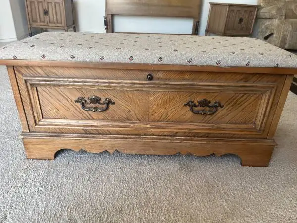 WOOD HOPE CHEST BLANKET STORAGE OTTOMAN CEDAR BED BENCH CUSHIONED TOP