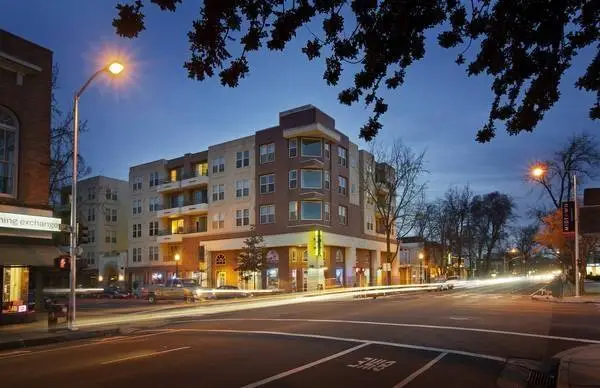 Apply Now for Spacious Studio Apartment in Great Midtown Location