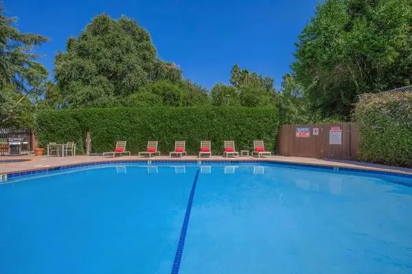 2/BD, High-speed Internet Access, Situated in Sacramento!