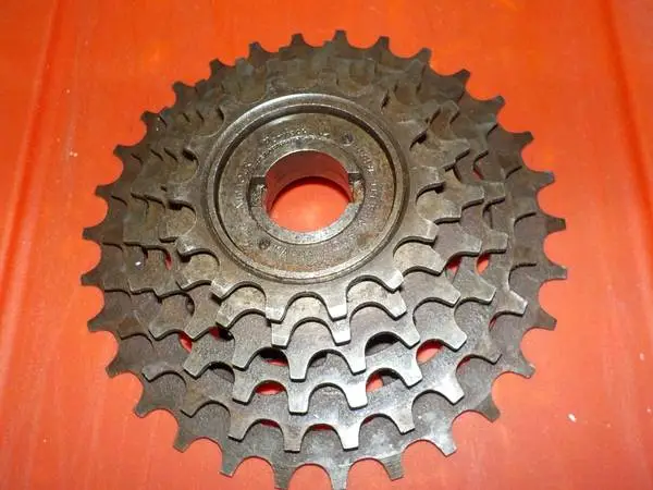 vintage freewheel * Suntour 6 speed, made in Japan.