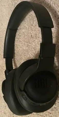 JBL Bluetooth Noise-Cancelling Headphones