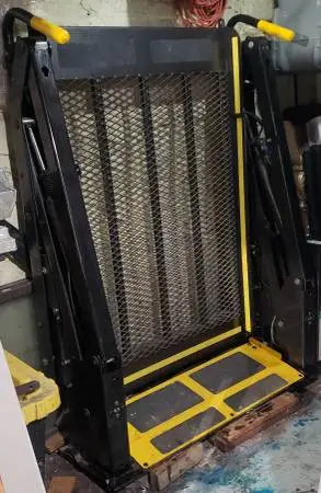 Braun Millennium Series 2 Wheelchair Lift - Fits Vans/Buses UNINSTALLE