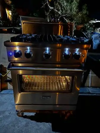 VIKING 30 INCH GAS RANGE