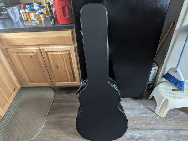 Gator Hardshell Jumbo Acoustic Guitar Case
