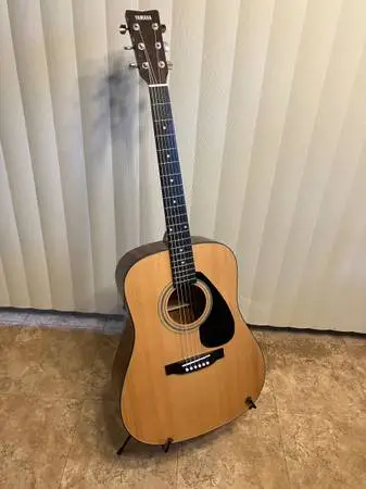 Yamaha Acoustic Guitar