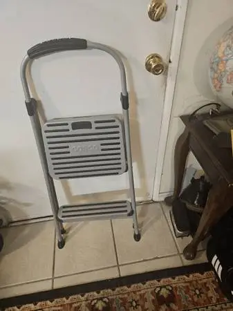 KITCHEN LADDER PORTABLE AND FOLDABLE