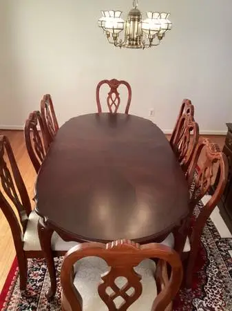 Dining Table & Chairs (delivery offered)