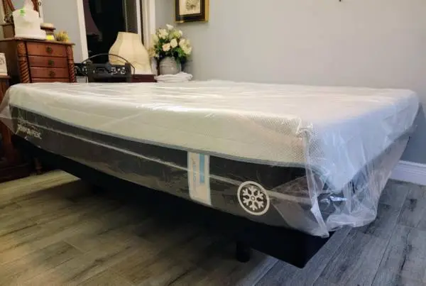 Beautiful King Tempurpedic ProBreeze Medium mattress + base w/ MASSAGE FEATURES!
