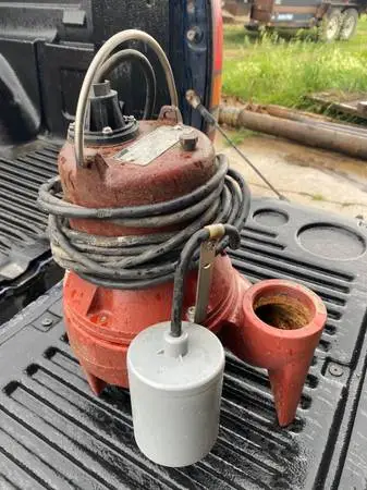 Liberty 1/2 hp cast iron auto submersible sump pump model LE51A
