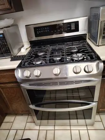 LG gas stove range with double oven like new condition 5 burner