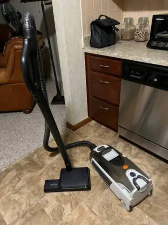 Aerus Lux Guardian Platinum vacuum