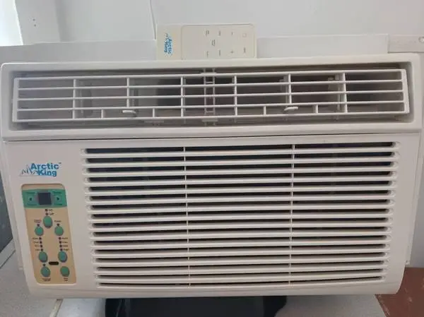 ARCTIC KING 6000 BTU WINDOW AIR CONDITIONER