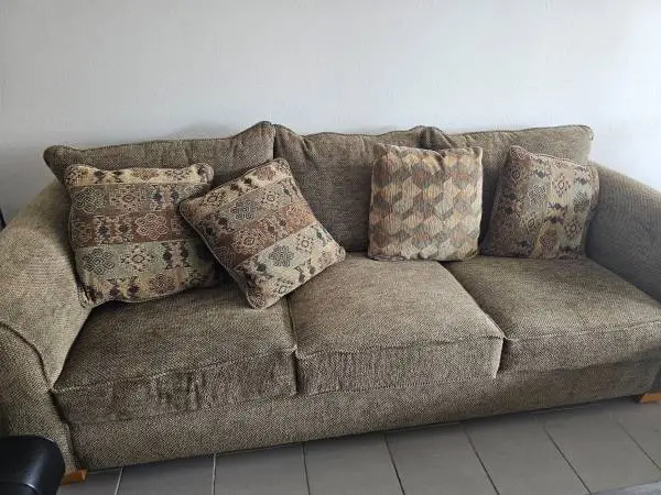 COUCH SET BROWN WITH CHASE