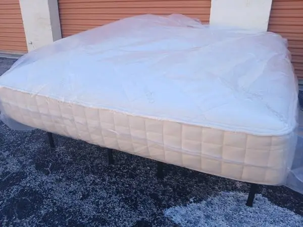 New Queen Naturepedic Chorus All Organic Mattress retail$2199