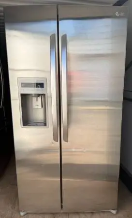 Clean & Tested LG 26.5 cu ft Side-by-Side Fridge Ice/Water — $300