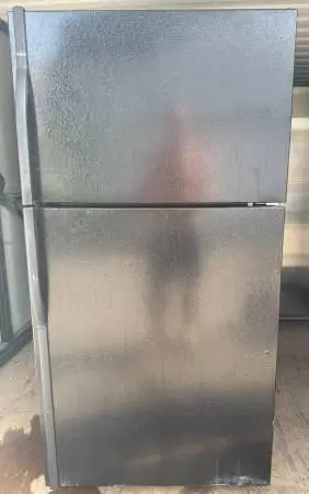 Clean & Tested Kenmore 21 cu ft Top-Freezer Fridge Black — $200
