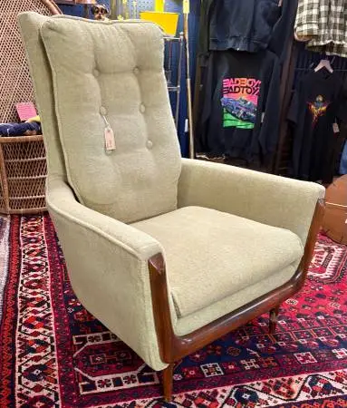 Mid Century Furniture! Vintage Clothes! Jewelry! Military! Pyrex!