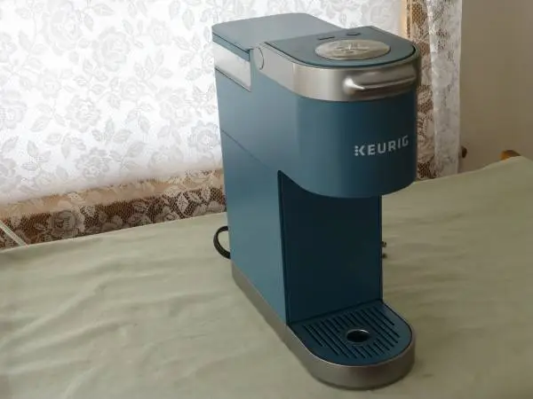 KEURIG LIKE NEW K MINI PLUS SINGLE SERVE COFFEE MAKER