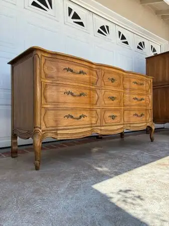 Vintage French provincial 9 drawer dresser