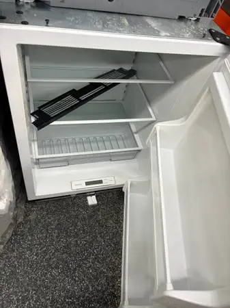 SUBZERO 24 INCH FRIDGE UNDER COUNTER