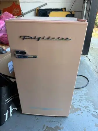 Mini fridge