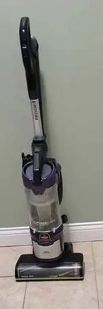 BISSELL VACUUM