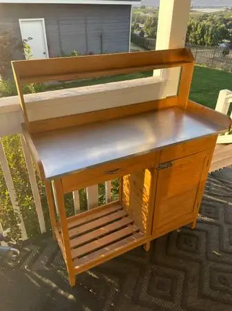 Outdoor work bench/grill table