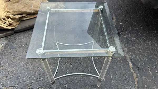 Modern glass top side & end table square L22”*H25”(address in description)