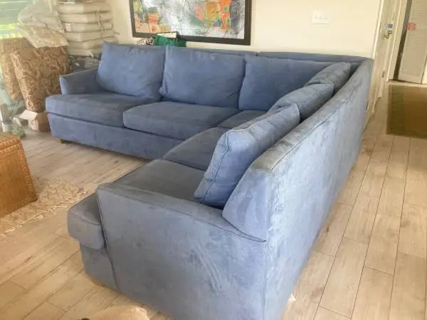Couch, blue sectional two beds like new $650.- OBO Little torch key