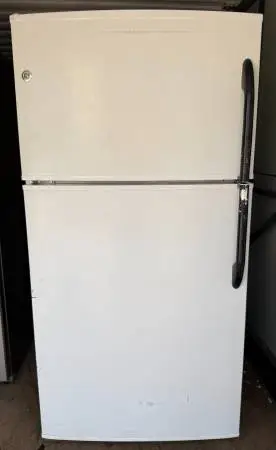 Clean & Tested GE 21 cu ft Top-Freezer Fridge White Ice Maker — $100