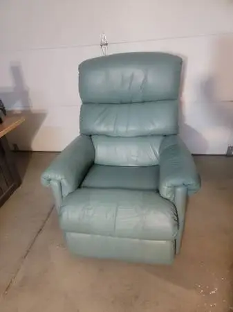 Recliner, lazyboy company almost new