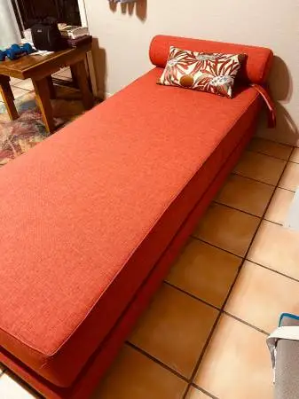 Lightly used daybed