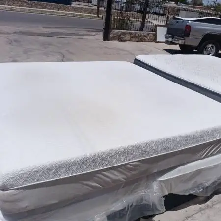 King memory foam mattress and box spring